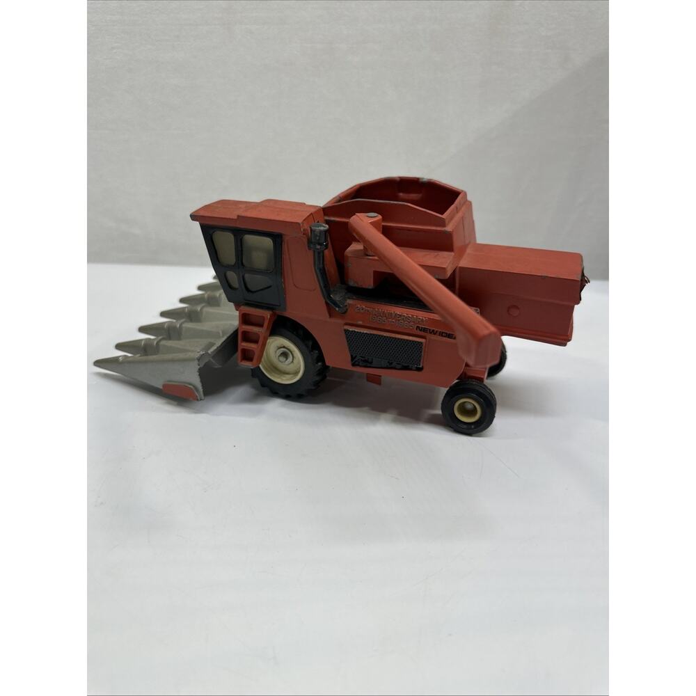Vintage 1985 New Idea Uni System Combine 20th Anniversary 1/32 Scale Models USA